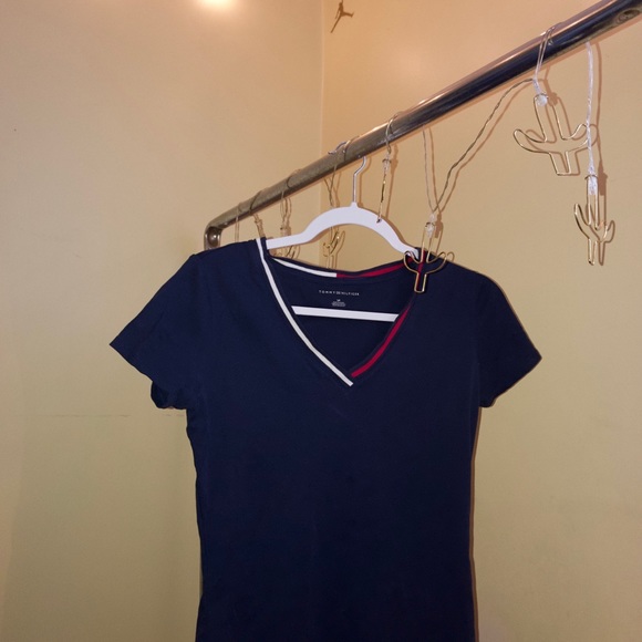 Tommy Hilfiger v-neck - Picture 2 of 2